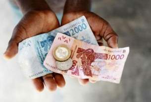 Argent billets de banque microfinance en Afrique Microcrédit.