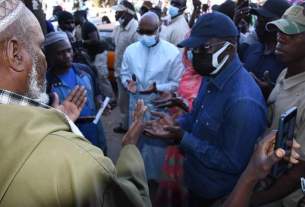 Khalifa Sall et Barthélemy Dias dans les rues de Ouakam.