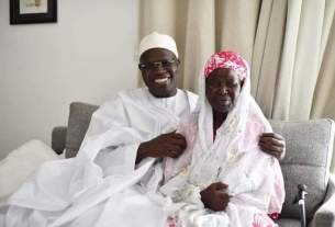 Khalifa Sall et sa mère.