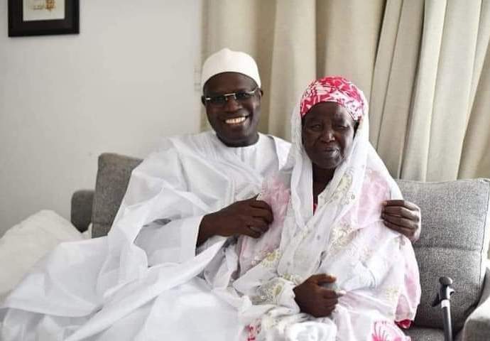 Khalifa Sall et sa mère.