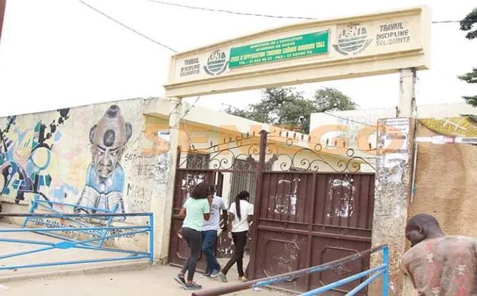 Portail d'une école