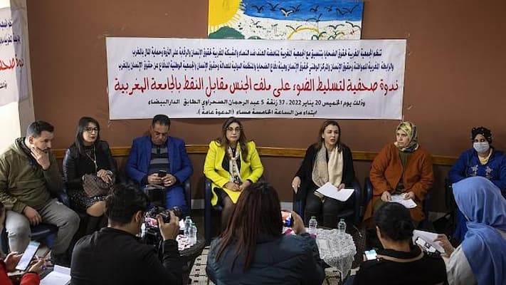 étudiantes marocains dénoncant le chantage sexuel des professeurs.