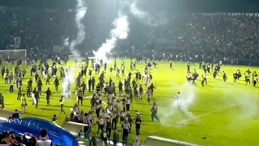 Mouvement de foule dans un stade en Indonésie dans l'Est de Java.