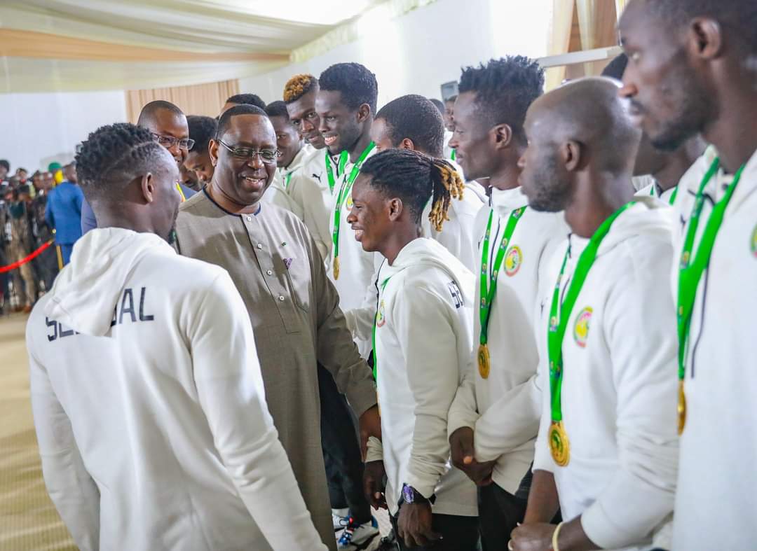 les lions de l’équipe nationale locale et ceux du Beach Soccer ont été reçus hier au Palais par le Président de la République
