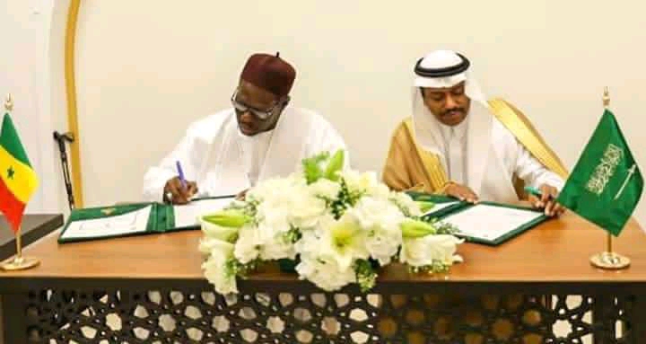 FB IMG 16043278389272272